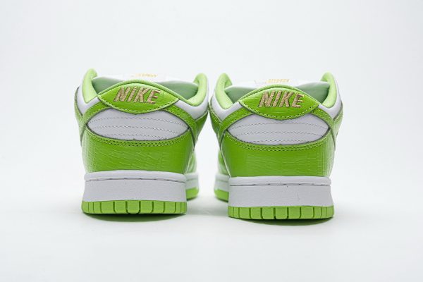 1AB538E01BE1D LJR Batch Nike SB Dunk Low Supreme Stars Mean Green (2021) DH3228-101