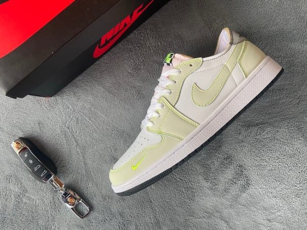 1AB57D8D3A318 StreetGxd Air Jordan 1 Retro Low White Ghost Green Black DM7837-103