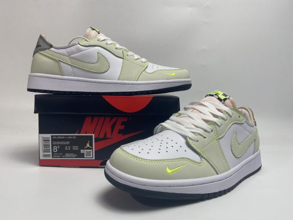 1AB57D933EA14 StreetGxd Air Jordan 1 Retro Low White Ghost Green Black DM7837-103