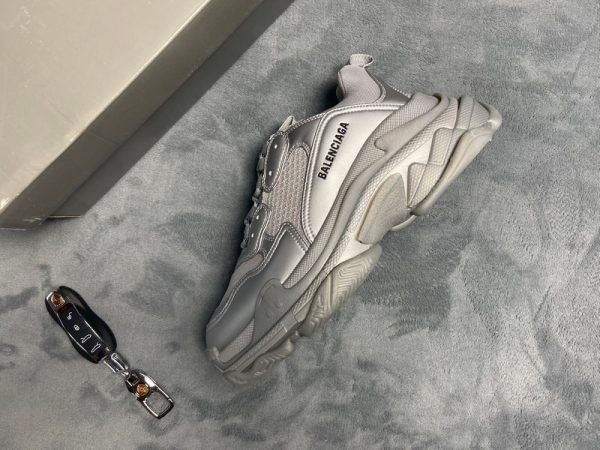 StreetGxd Balenciaga Triple S Light Gray Silver 536737 W2FS2 8100
