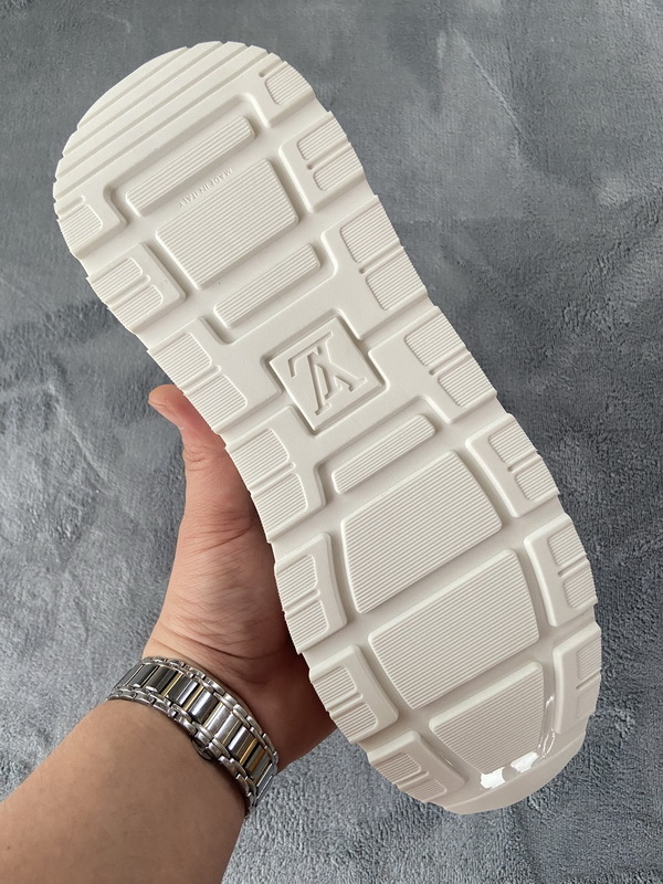 1AB589830551A Pkstockx LOUIS VUITTON Run Away EBENE