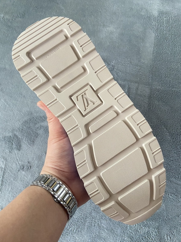 1AB589A46FC18 Pkstockx LOUIS VUITTON Run Away Sea Blue