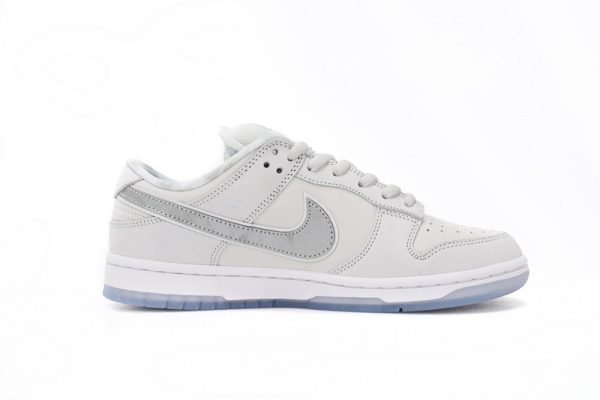 1AB5C970A4716 LJR Batch Nike SB Dunk Low White Lobster (Friends and Family) FD8776-100
