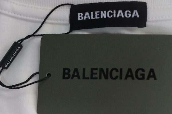 balenciaga_25ss_sanskrit_letters_flocking_print_short_sleeves_white_1C493A680271A Balenciaga 25ss Sanskrit letters flocking print short sleeves white