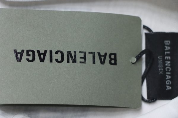 balenciaga_co_branded_manchester_united_football_embroidered_short_sleeve_1C418CCE24618 Balenciaga Lion Crest Soccer T-Shirt White