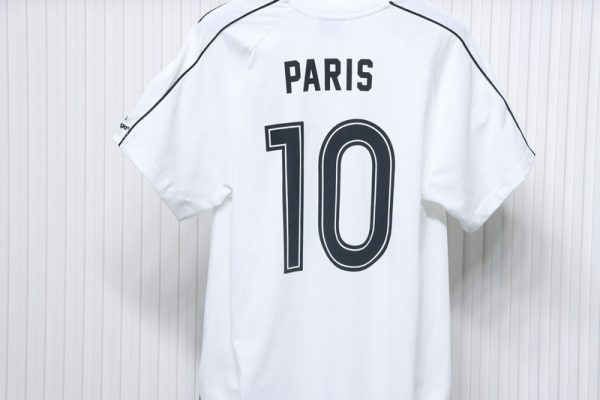 balenciaga_co_branded_manchester_united_football_embroidered_short_sleeve_1C418CCE5B61D Balenciaga Lion Crest Soccer T-Shirt White