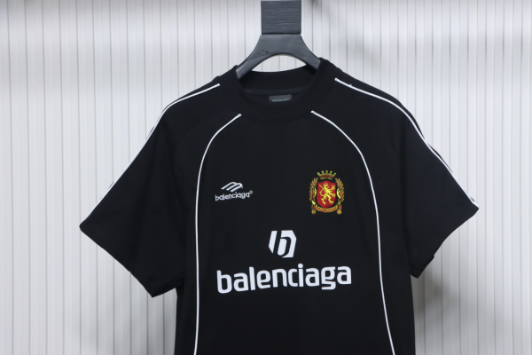 balenciaga_lion_crest_soccer_t_shirt_black_1C59C8C75401C Balenciaga Lion Crest Soccer T-Shirt Black