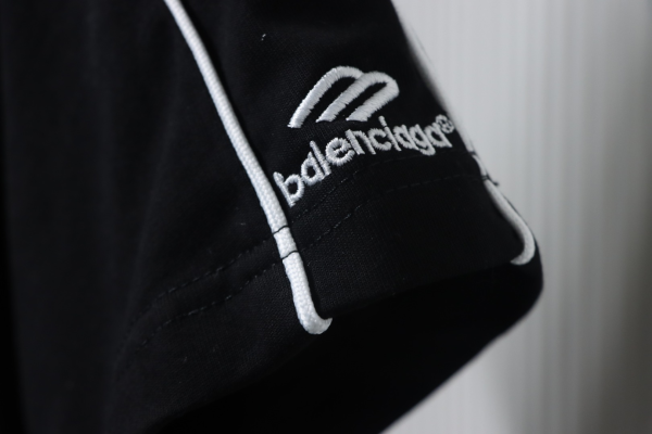 balenciaga_lion_crest_soccer_t_shirt_black_1C59C8C7B1F17 Balenciaga Lion Crest Soccer T-Shirt Black