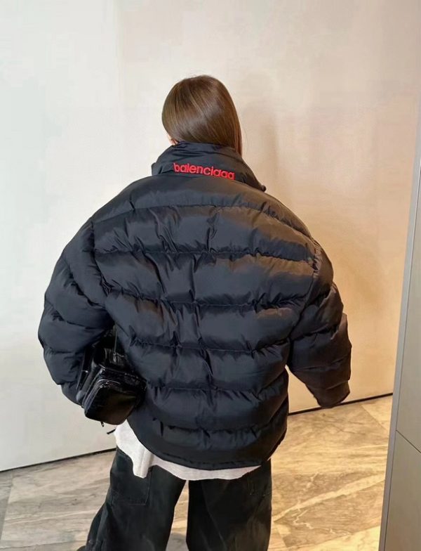Balenciaga SPORTS ICON TRACKSUIT cocoon-shaped double-sided wide turtleback down jacket