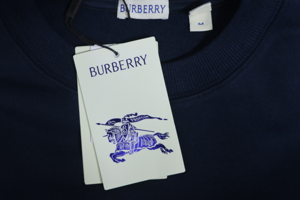 burberry_bbr_24fw_oak_horse_embroidery_navy_blue_crewneck_sweatshirt_1B73980747F1F Burberry BBR 24Fw Oak Horse Embroidery Navy Blue Crewneck Sweatshirt
