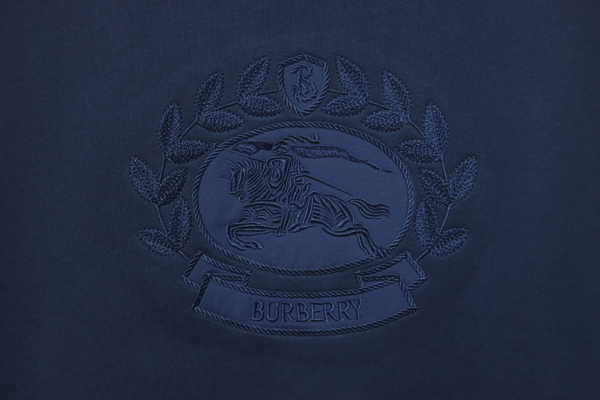 burberry_bbr_24fw_oak_horse_embroidery_navy_blue_crewneck_sweatshirt_1B73980830B1D Burberry BBR 24Fw Oak Horse Embroidery Navy Blue Crewneck Sweatshirt