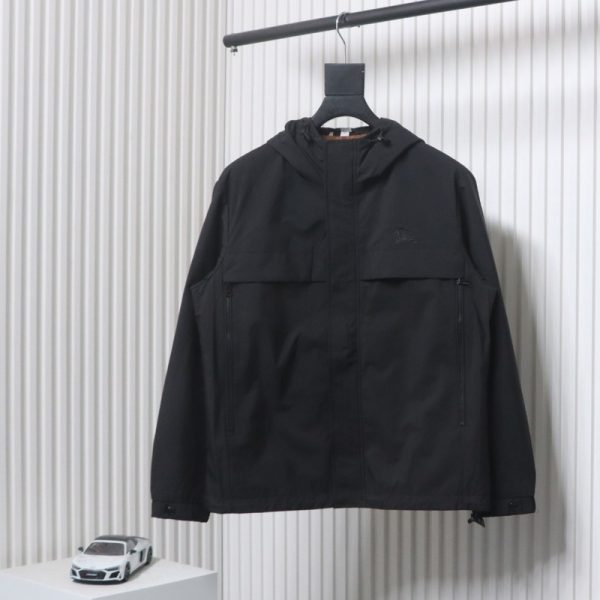 burberry_fake_chest_pocket_embroidered_war_horse_plus_cotton_hooded_jacket_1B5EF24A1F010 Burberry chest pocket embroidered war horse plus cotton hooded jacket