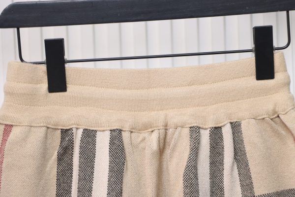 burberry_large_check_knit_shorts_1C42BA92C7B18 Burberry Large check knit shorts