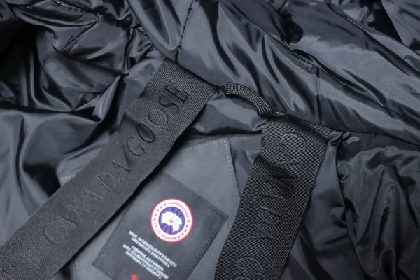 Canada Goose   Short   gray down jacket