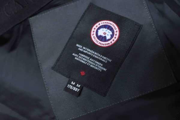 Canada Goose   Short   gray down jacket