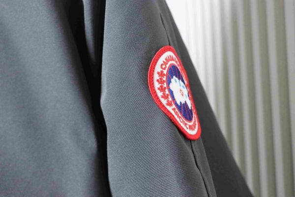 Canada Goose   Short   gray down jacket