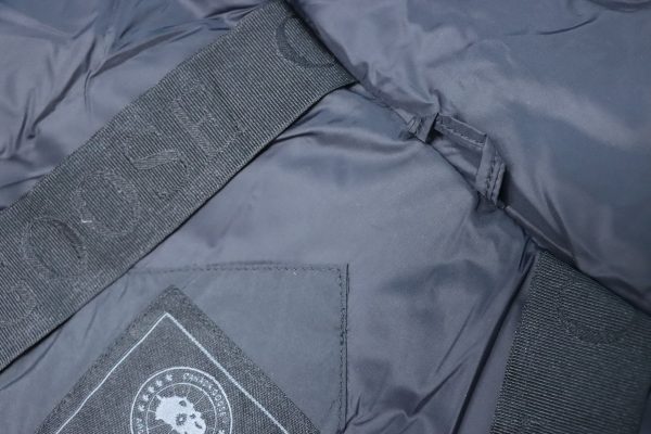 Canada Goose   Short black down jacket