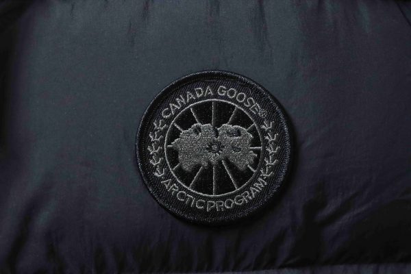 Canada Goose   Short black down jacket