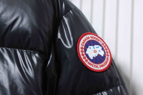 _canada_goose___short_large_plaid_puff_down_jacket_black_1D0E5BEA62D17 Canada goose Short Large Plaid Puff Down Jacket Black