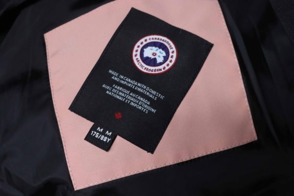 _canada_goose__pink_short_down_jacket_1D06725805117 Canada Goose Pink short down jacket