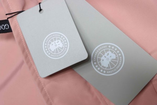 _canada_goose__pink_short_down_jacket_1D06725A2ED1C Canada Goose Pink short down jacket