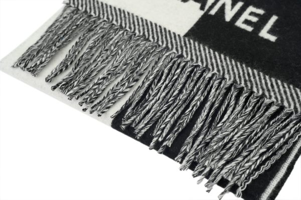 chanel_wool_tassel_scarf_white_and_black_1D186B1019F13 Chanel wool tassel scarf white and black
