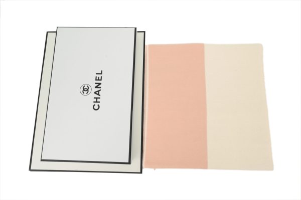 chanel_wool_tassel_scarf_white_powder_1D186B906C514 Chanel wool tassel scarf white pink