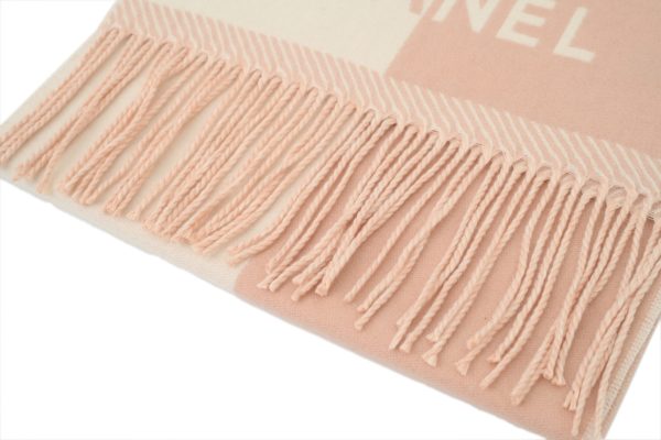 chanel_wool_tassel_scarf_white_powder_1D186B90A3C17 Chanel wool tassel scarf white pink