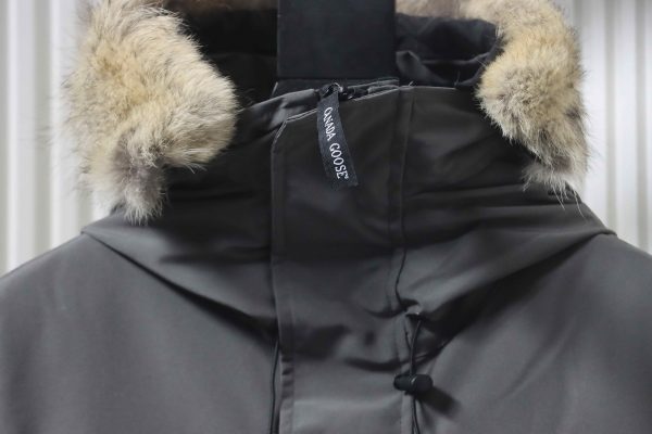 Canada goose  Business style mid-length down jacket gray