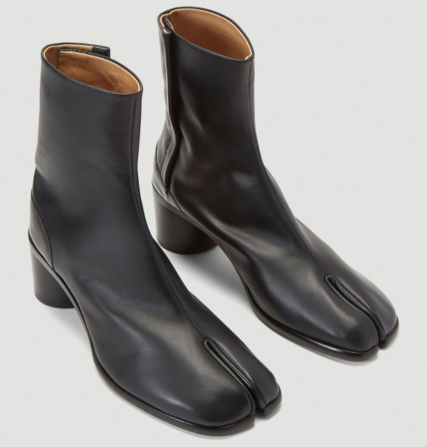 Maison Margiela Tabi Boots in Black Maison Margiela Tabi Boots in Black