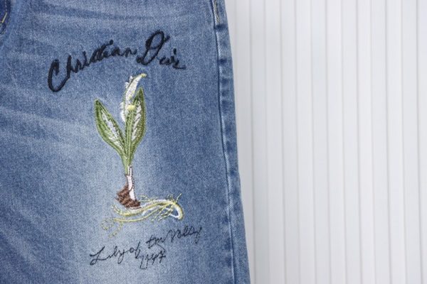 dior_cd_embroidered_letters_plant_flowers_couple_washed_jeans_1B5EF32A4B713 Dior CD embroidered letters plant flowers couple washed jeans