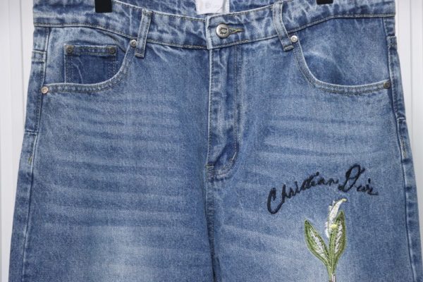 dior_cd_embroidered_letters_plant_flowers_couple_washed_jeans_1B5EF32BAEC1A Dior CD embroidered letters plant flowers couple washed jeans
