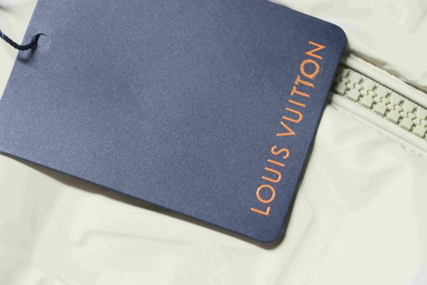 louis_vuitton_embossed_zipper_down_jacket_white_1D0F0915FA718 Louis Vuitton Embossed Zipper Down Jacket White