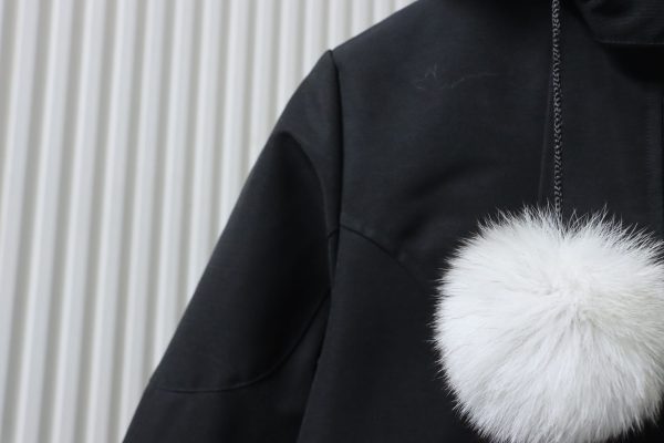 _moose__knuckles__classic__women_s__down__jacket__black_1D0F26FD5091F Moose Knuckles Classic Women's Down Jacket Black