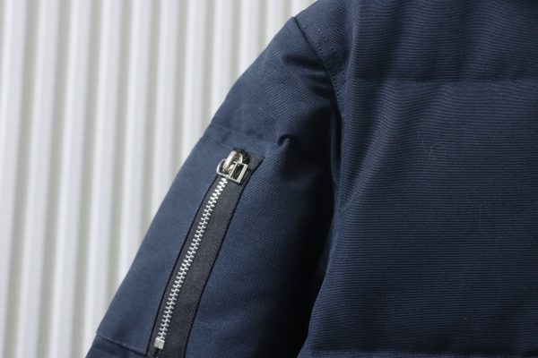 Moose knuckles  Zippered women's down jacket Dark blue