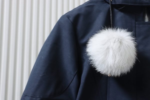 moose_knuckles_women_s_debbie_down_bomber_jacket_w__fur_black_1D0F0DBCB101F Moose Knuckles Classic Women's Down Jacket Dark Blue