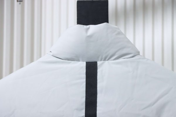 __moose_knuckless__glossy_down_vest__white_1D22AFF19CE1C Moose knuckless Glossy down vest White