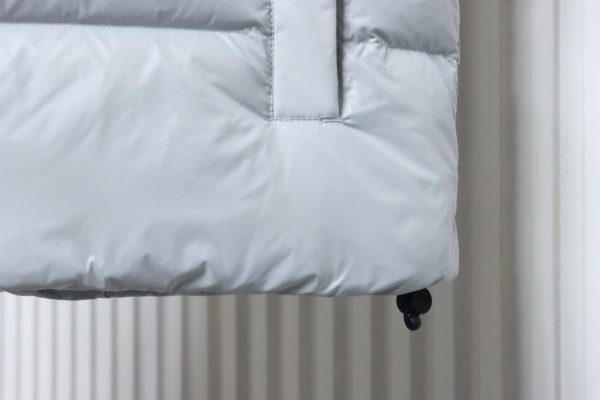 __moose_knuckless__glossy_down_vest__white_1D22AFF439A15 Moose knuckless Glossy down vest White