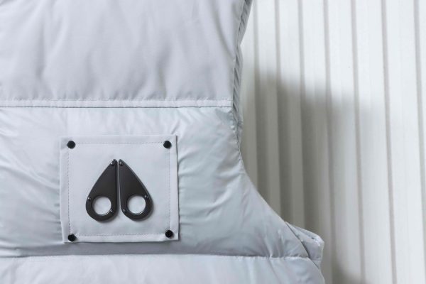 __moose_knuckless__glossy_down_vest__white_1D22AFF6A8D13 Moose knuckless Glossy down vest White