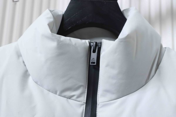 __moose_knuckless__glossy_down_vest__white_1D22AFF966317 Moose knuckless Glossy down vest White