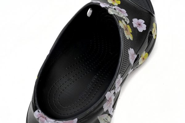 PK God Batch BALENCIAGA Pool Croc Watermark Black 677389 W1S8G 6556