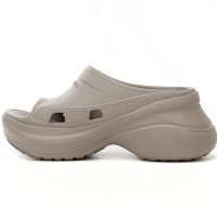 PK God Batch BALENCIAGA Pool Crocs Beige 677386 W1S8E 2500 PK God Batch BALENCIAGA Pool Crocs Beige 677386 W1S8E 2500