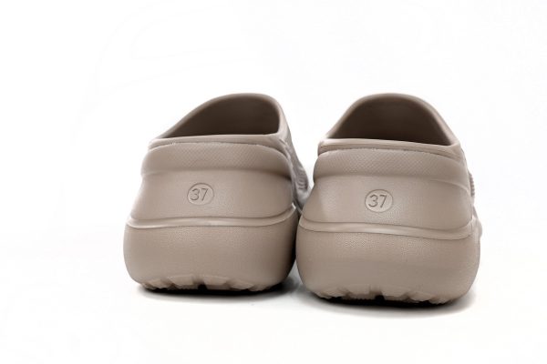 pk_god_batch_balenciaga_pool_crocs_beige_677386_w1s8e_2500_1B1CDFDEF7510 PK God Batch BALENCIAGA Pool Crocs Beige 677386 W1S8E 2500