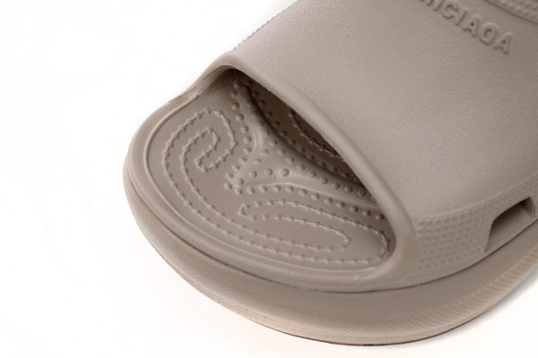 pk_god_batch_balenciaga_pool_crocs_beige_677386_w1s8e_2500_1B1CDFDFE431C PK God Batch BALENCIAGA Pool Crocs Beige 677386 W1S8E 2500