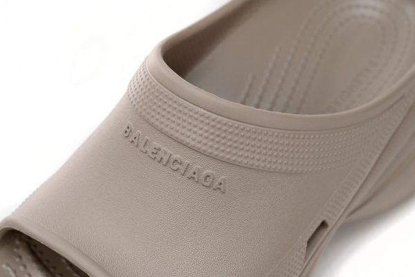 pk_god_batch_balenciaga_pool_crocs_beige_677386_w1s8e_2500_1B1CDFE05F418 PK God Batch BALENCIAGA Pool Crocs Beige 677386 W1S8E 2500