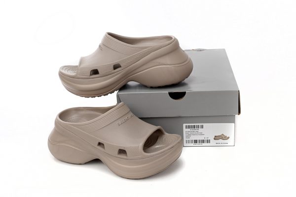 pk_god_batch_balenciaga_pool_crocs_beige_677386_w1s8e_2500_1B1CDFE21B41B PK God Batch BALENCIAGA Pool Crocs Beige 677386 W1S8E 2500