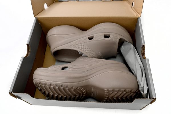 pk_god_batch_balenciaga_pool_crocs_beige_677386_w1s8e_2500_1B1CDFE2D6211 PK God Batch BALENCIAGA Pool Crocs Beige 677386 W1S8E 2500