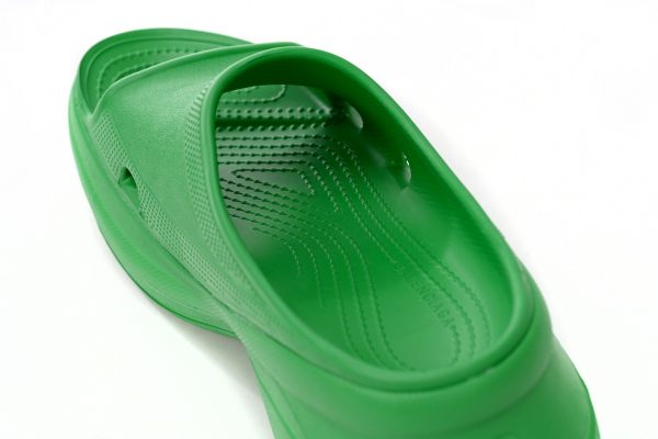 pk_god_batch_balenciaga_pool_crocs_green_677386_w1s8e_3033_1B1CE0F30011B PK God Batch BALENCIAGA Pool Crocs Green 677386 W1S8E 3033