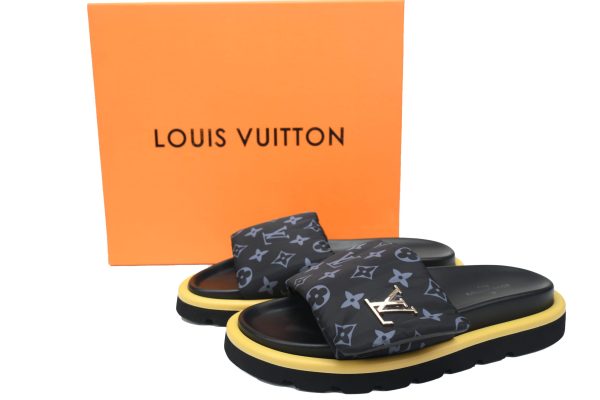 pk_god_batch_louis_vuitton_pool_pillow_comfort_black_gray_metal_label_1AC828B54051F PK God Batch LOUIS VUITTON Pool Pillow Comfort Black gray metal label