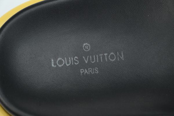 pk_god_batch_louis_vuitton_pool_pillow_comfort_black_gray_metal_label_1AC828B6B6B12 PK God Batch LOUIS VUITTON Pool Pillow Comfort Black gray metal label